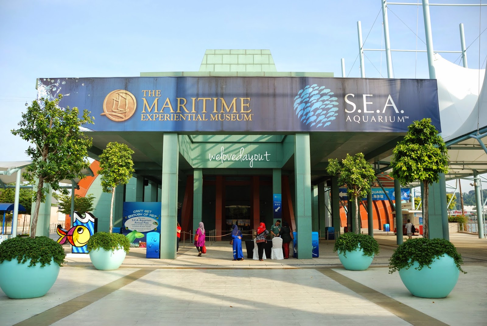 √ S.E.A. Aquarium Singapore – A Journey Into the Ocean World